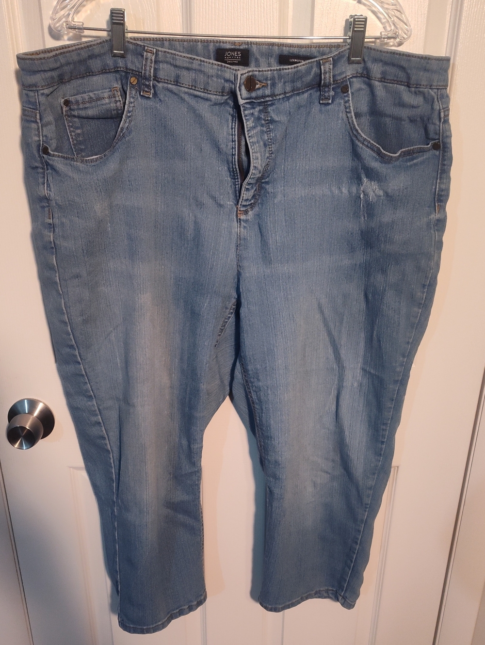 Jones New York Light Wash Cropped Jeans